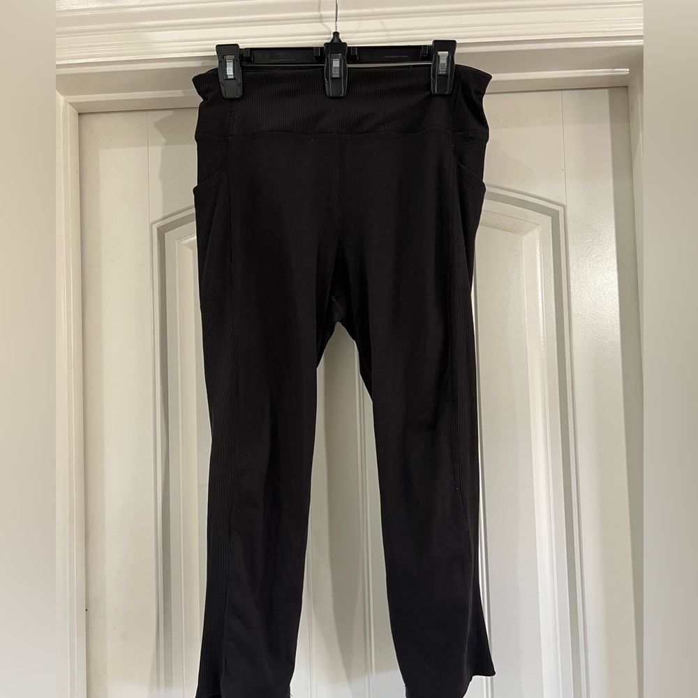Athletic Works Large Black Leggings with Pockets
